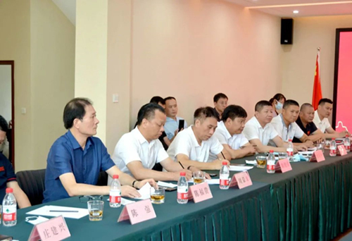 與會(huì)人員.jpg