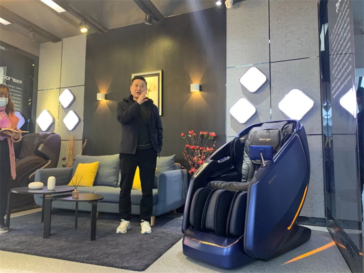 九游娱乐Nineame官方网站體育集團旗下品牌—銳珀爾舉行新款4D穴感總裁按摩椅S500內訓會