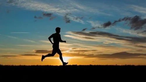 如果你堅(jiān)持跑步一年，將會(huì)發(fā)生什么？